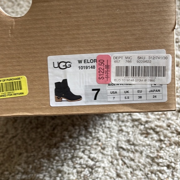 UGG Elora boot.  Black.  Size 7.  Womens boot. - Picture 3 of 10